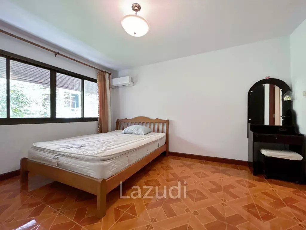 3 Storey 5 Bedroom Townhouse : Baan Suksamraan