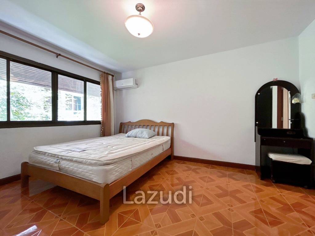 3 Storey 5 Bedroom Townhouse : Baan Suksamraan
