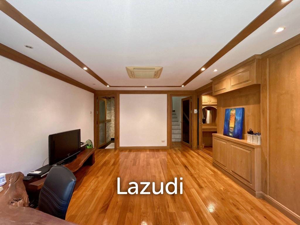 3 Storey 5 Bedroom Townhouse : Baan Suksamraan