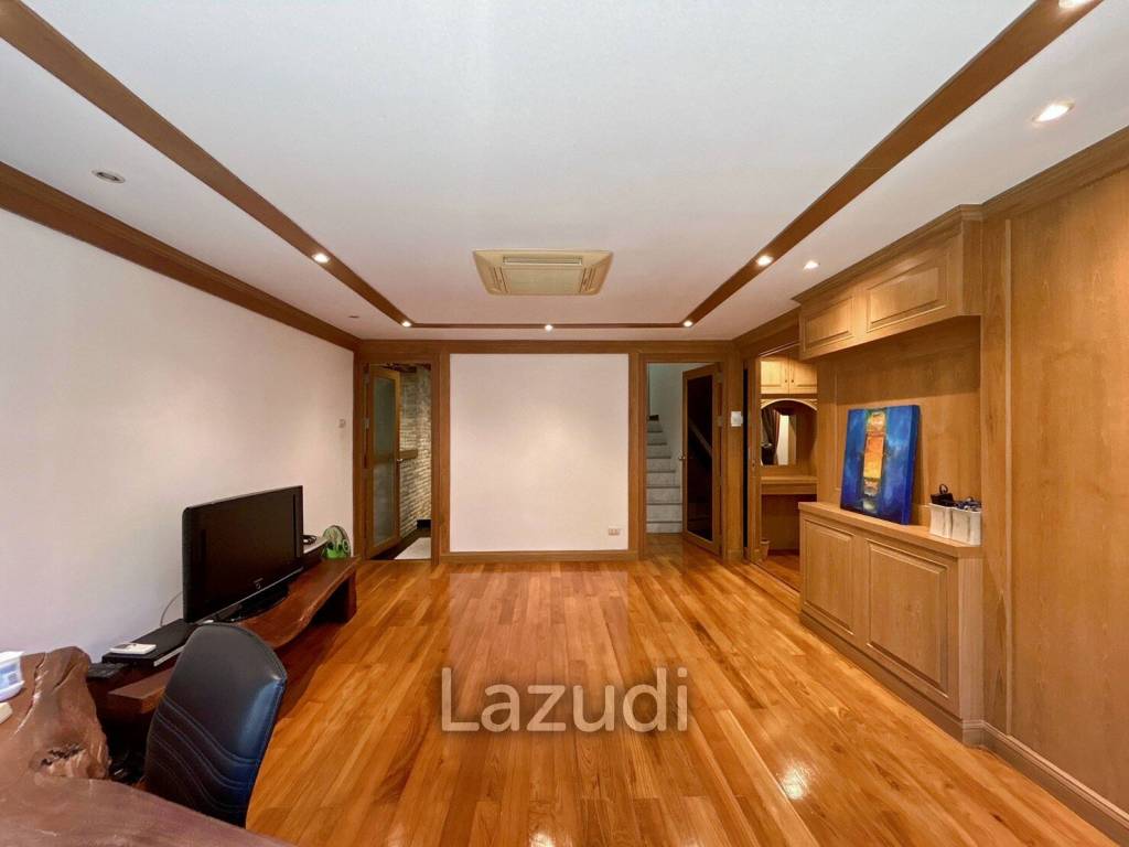 3 Storey 5 Bedroom Townhouse : Baan Suksamraan