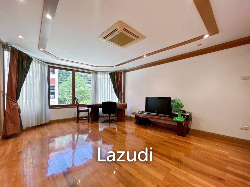 3 Storey 5 Bedroom Townhouse : Baan Suksamraan