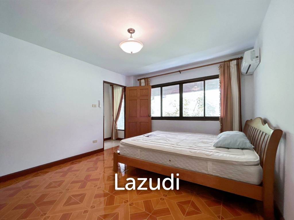 3 Storey 5 Bedroom Townhouse : Baan Suksamraan