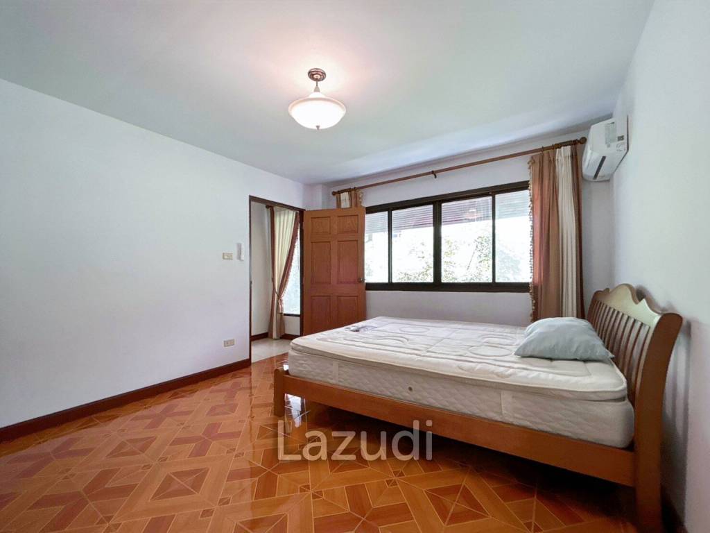 3 Storey 5 Bedroom Townhouse : Baan Suksamraan