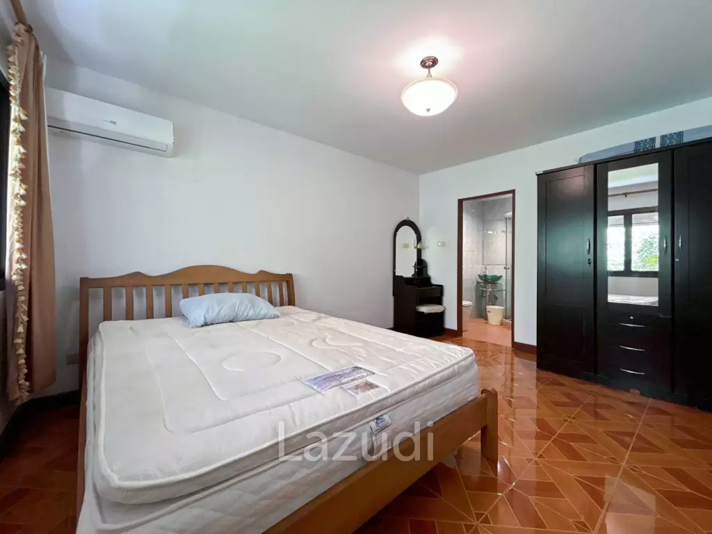 3 Storey 5 Bedroom Townhouse : Baan Suksamraan
