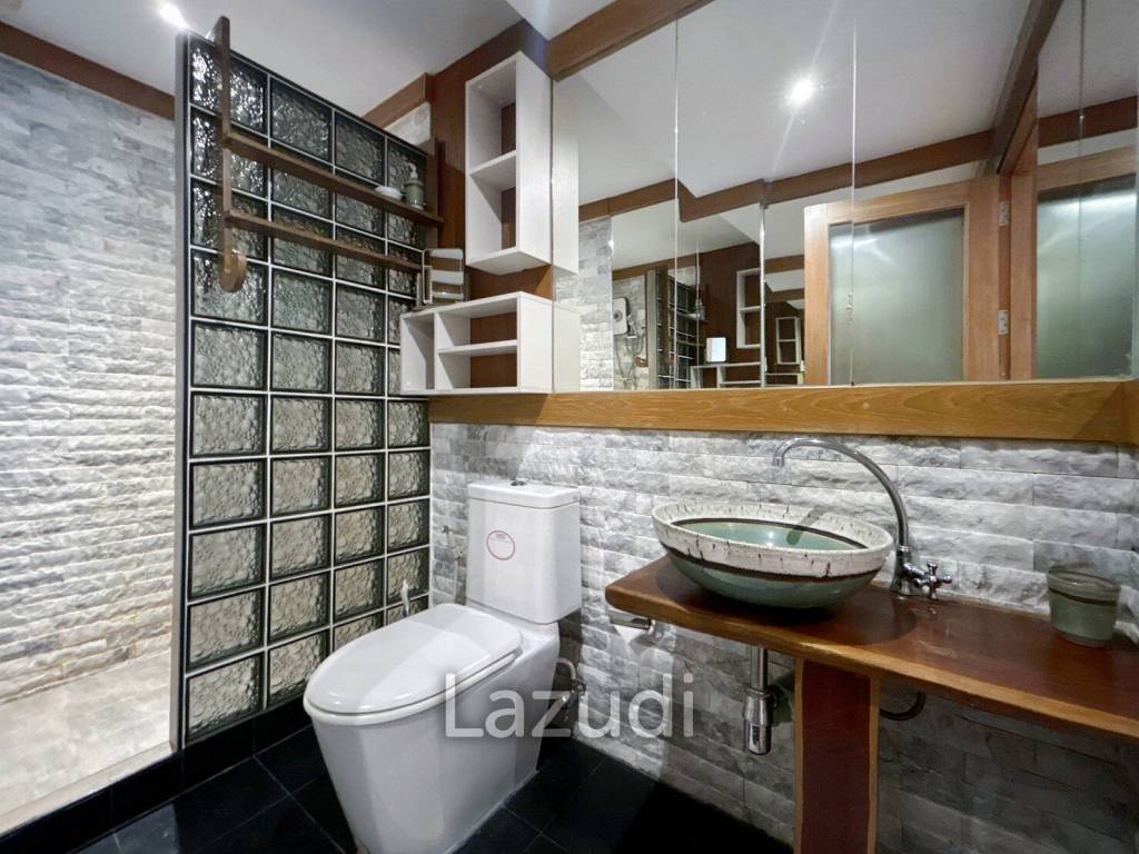 3 Storey 5 Bedroom Townhouse : Baan Suksamraan