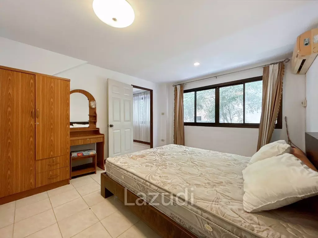 3 Storey 5 Bedroom Townhouse : Baan Suksamraan