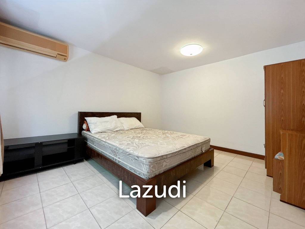 3 Storey 5 Bedroom Townhouse : Baan Suksamraan