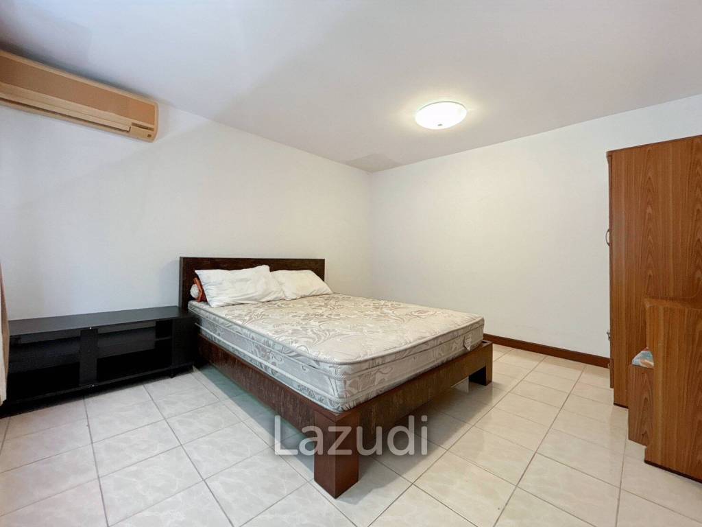 3 Storey 5 Bedroom Townhouse : Baan Suksamraan