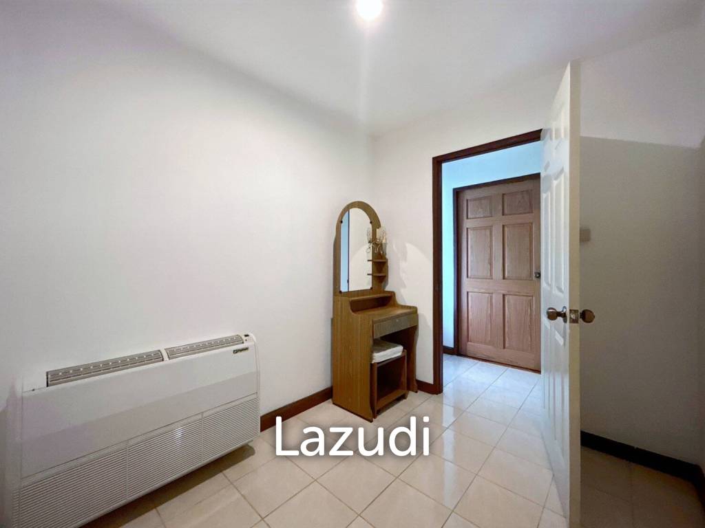 3 Storey 5 Bedroom Townhouse : Baan Suksamraan