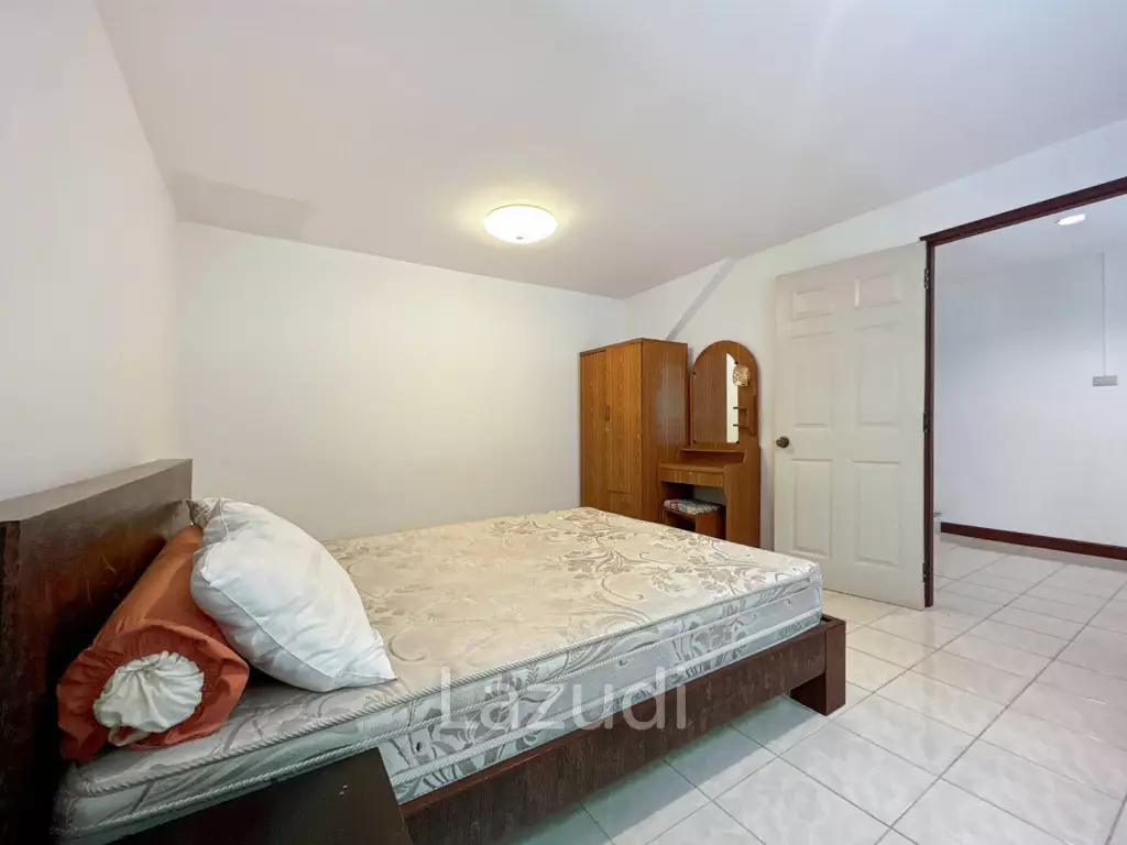 3 Storey 5 Bedroom Townhouse : Baan Suksamraan
