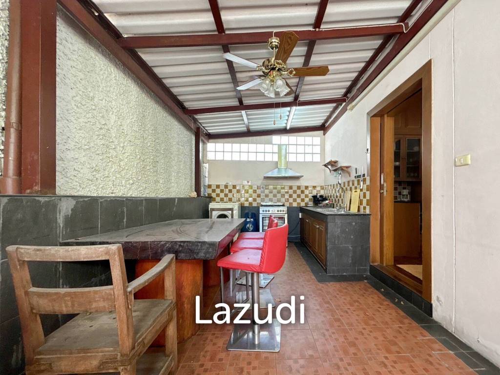 3 Storey 5 Bedroom Townhouse : Baan Suksamraan