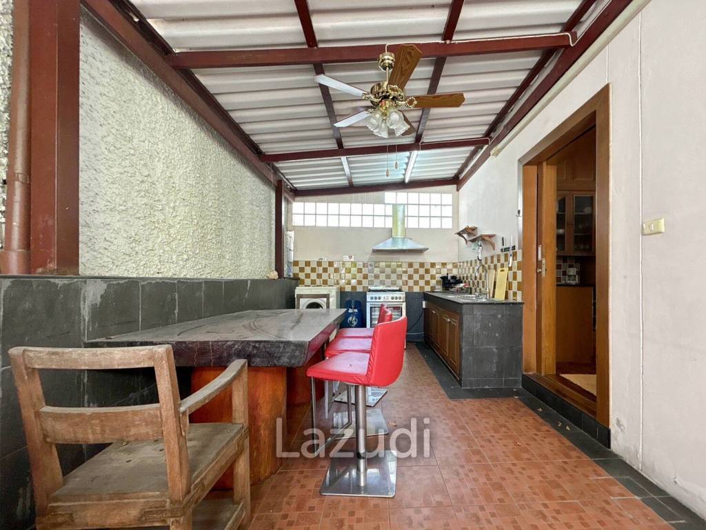 3 Storey 5 Bedroom Townhouse : Baan Suksamraan