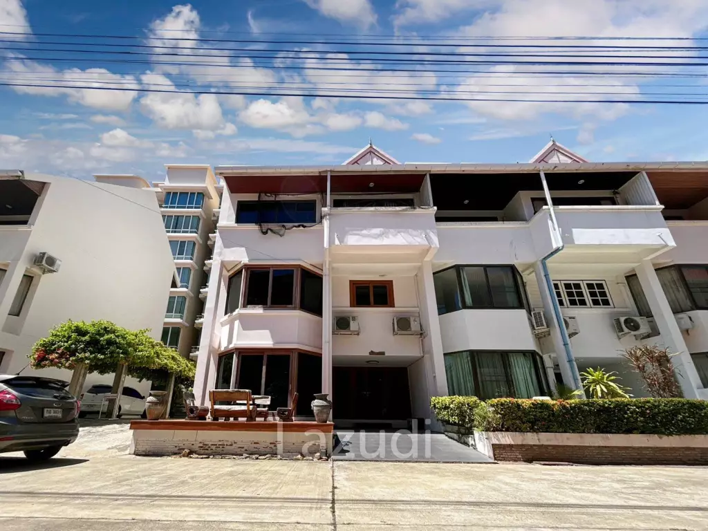3 Storey 5 Bedroom Townhouse : Baan Suksamraan