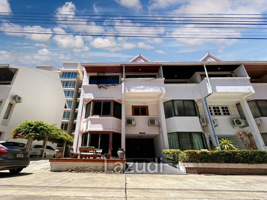 3 Storey 5 Bedroom Townhouse : Baan Suksamraan