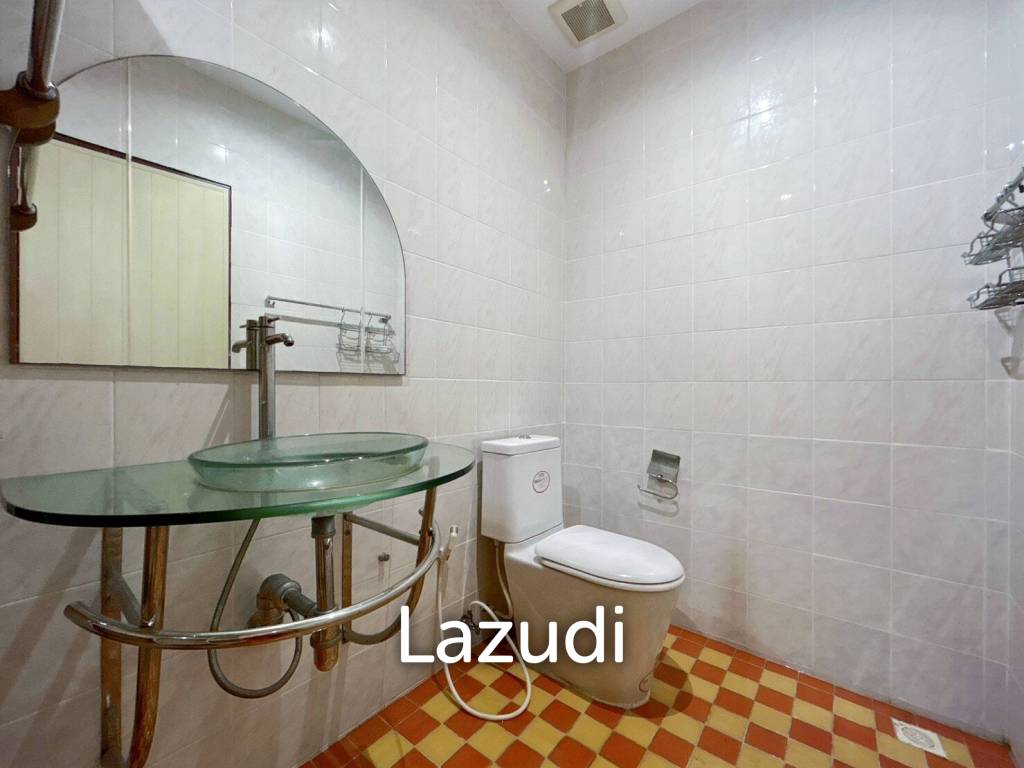 3 Storey 5 Bedroom Townhouse : Baan Suksamraan