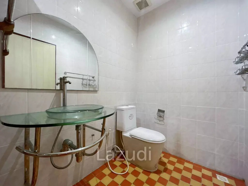 3 Storey 5 Bedroom Townhouse : Baan Suksamraan