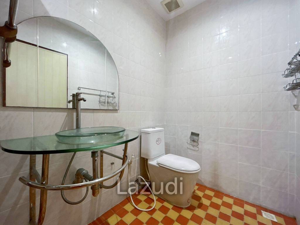 3 Storey 5 Bedroom Townhouse : Baan Suksamraan
