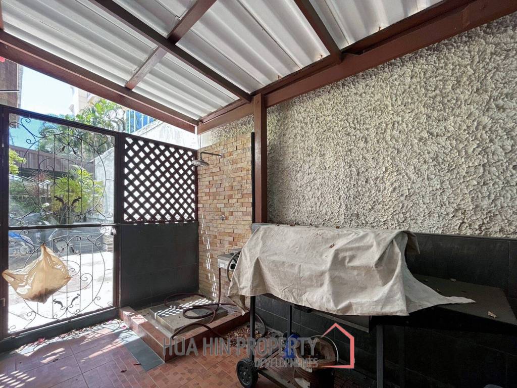 3 Storey 5 Bedroom Townhouse : Baan Suksamraan
