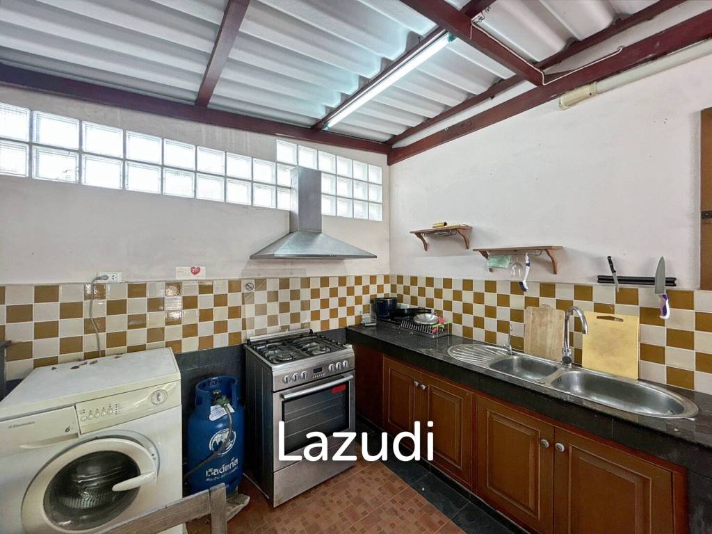3 Storey 5 Bedroom Townhouse : Baan Suksamraan