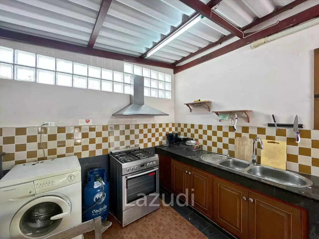 3 Storey 5 Bedroom Townhouse : Baan Suksamraan