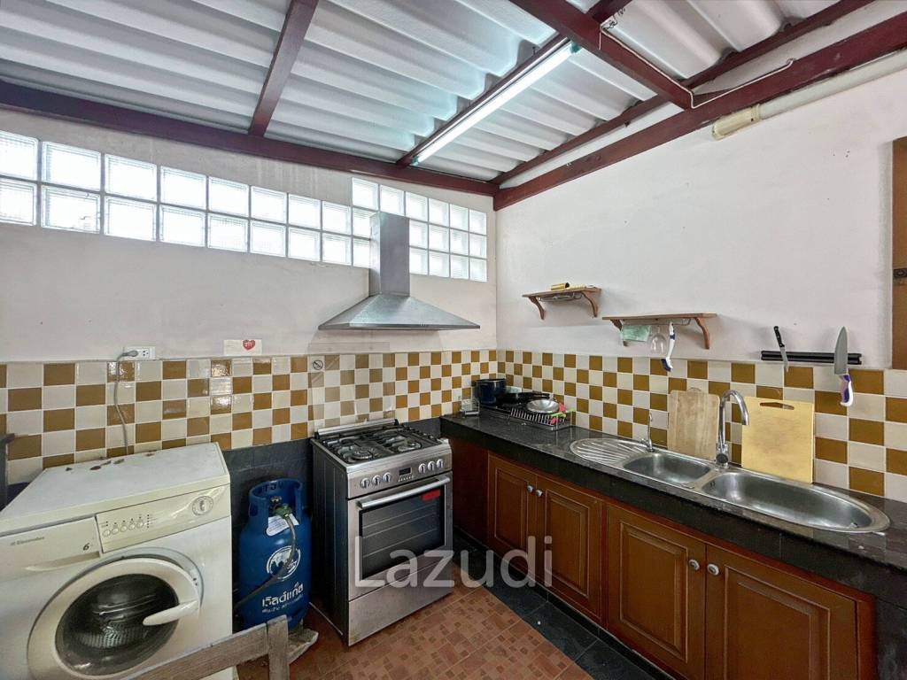 3 Storey 5 Bedroom Townhouse : Baan Suksamraan