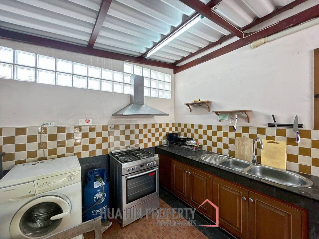 3 Storey 5 Bedroom Townhouse : Baan Suksamraan