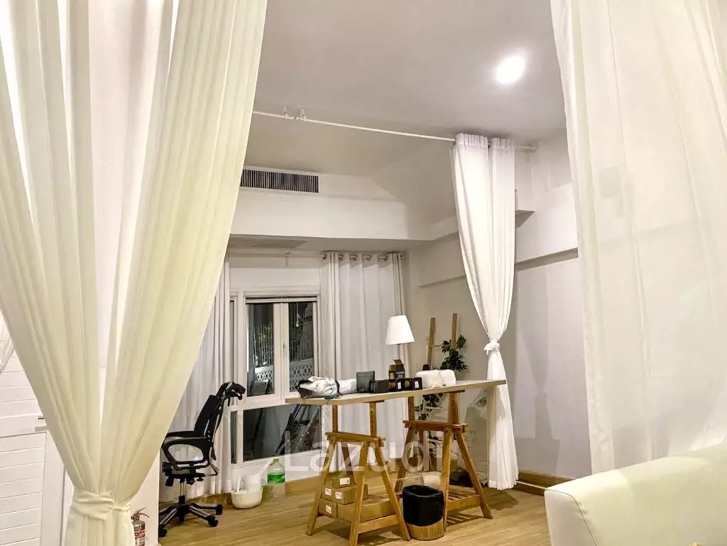 4 Bed 5 Bath 300 SQ.M House at Ekkamai 10