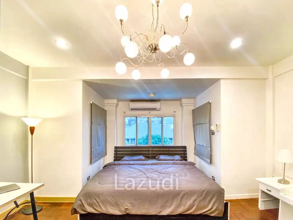 4 Bed 5 Bath 300 SQ.M House at Ekkamai 10