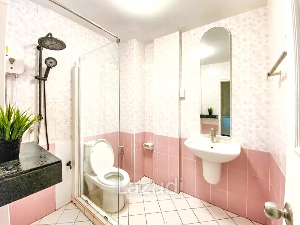 4 Bed 5 Bath 300 SQ.M House at Ekkamai 10