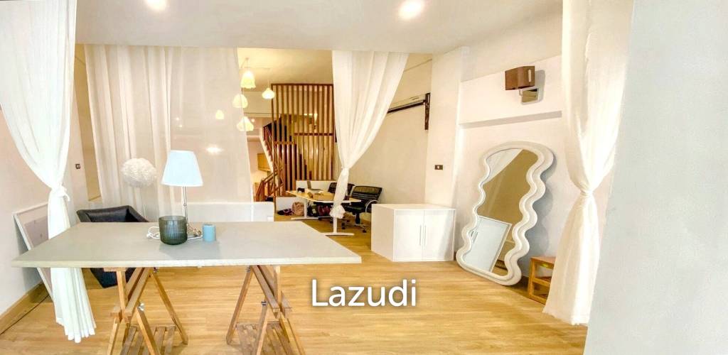 4 Bed 5 Bath 300 SQ.M House at Ekkamai 10