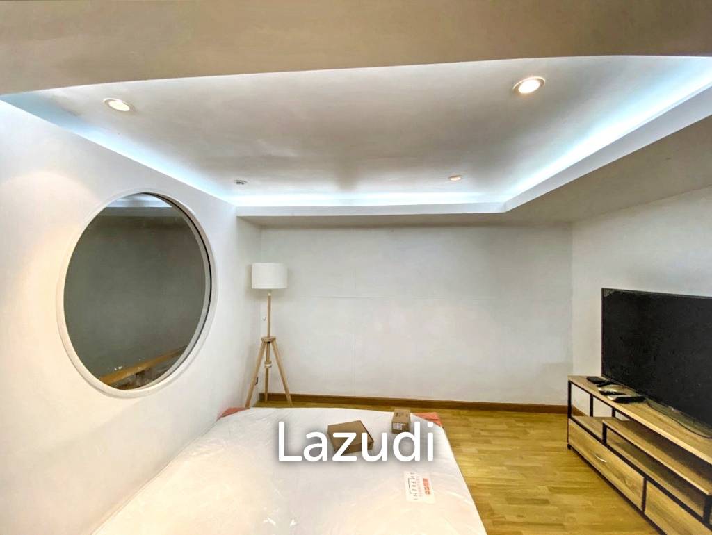 4 Bed 5 Bath 300 SQ.M House at Ekkamai 10