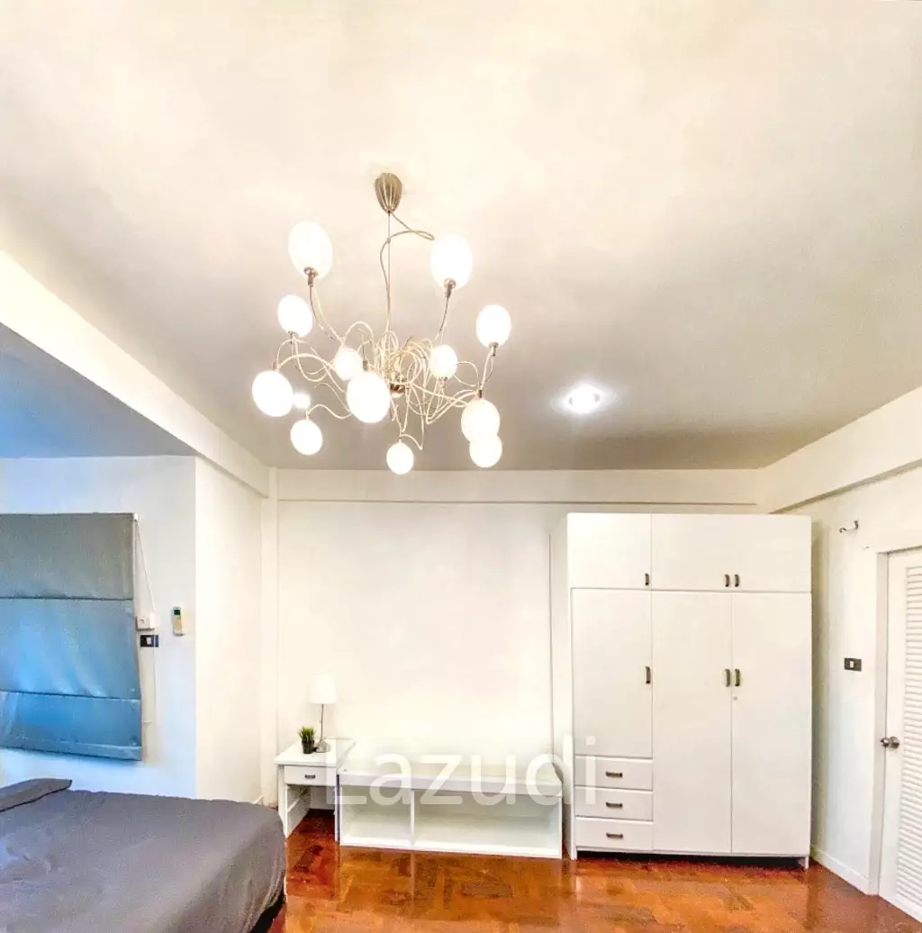 4 Bed 5 Bath 300 SQ.M House at Ekkamai 10