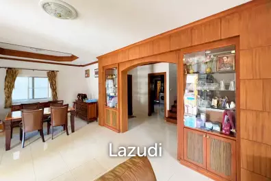 4 Bedroom 3 Bathroom 220 SQ.M Royal Park Hill