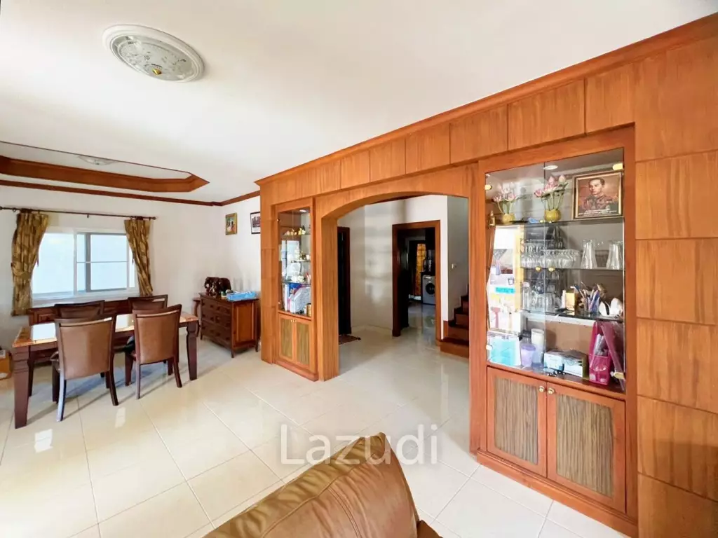 4 Bedroom 3 Bathroom 220 SQ.M Royal Park Hill