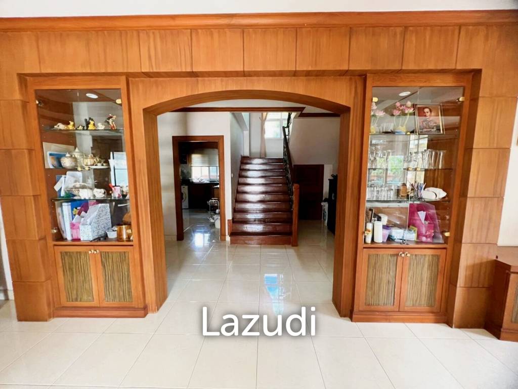 4 Bedroom 3 Bathroom 220 SQ.M Royal Park Hill