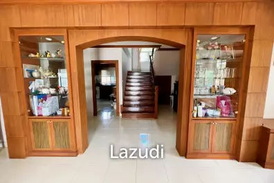 4 Bedroom 3 Bathroom 220 SQ.M Royal Park Hill