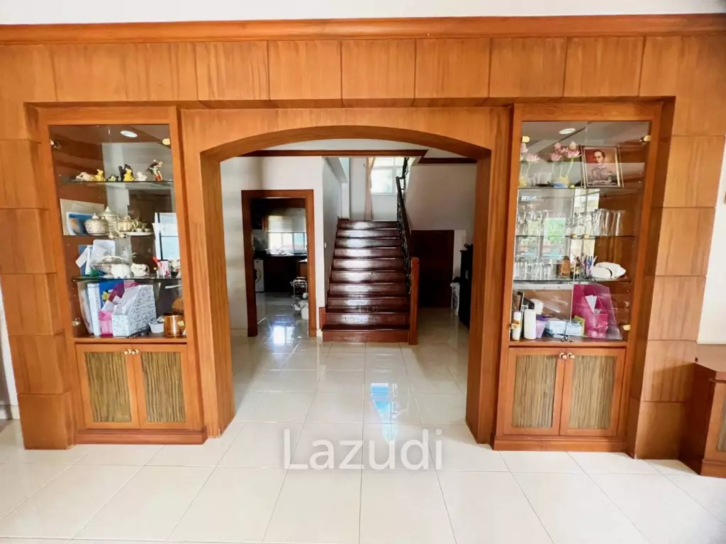 4 Bedroom 3 Bathroom 220 SQ.M Royal Park Hill