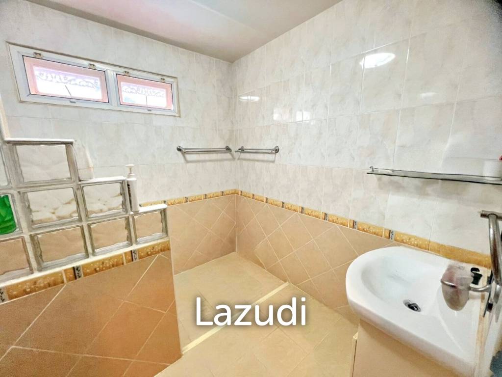 4 Bedroom 3 Bathroom 220 SQ.M Royal Park Hill