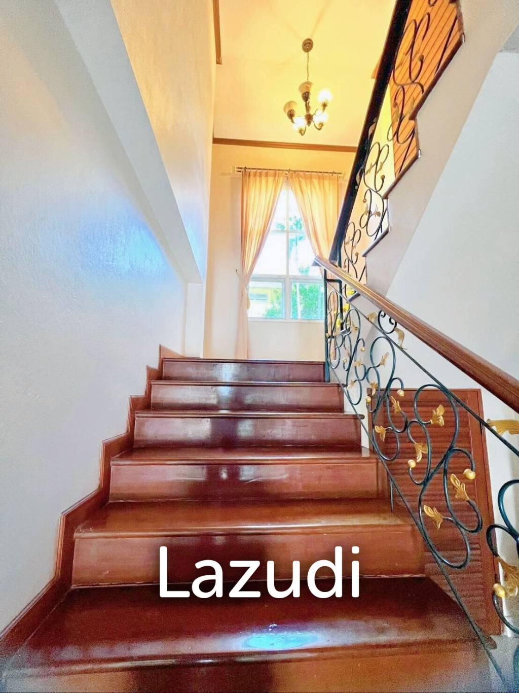 4 Bedroom 3 Bathroom 220 SQ.M Royal Park Hill