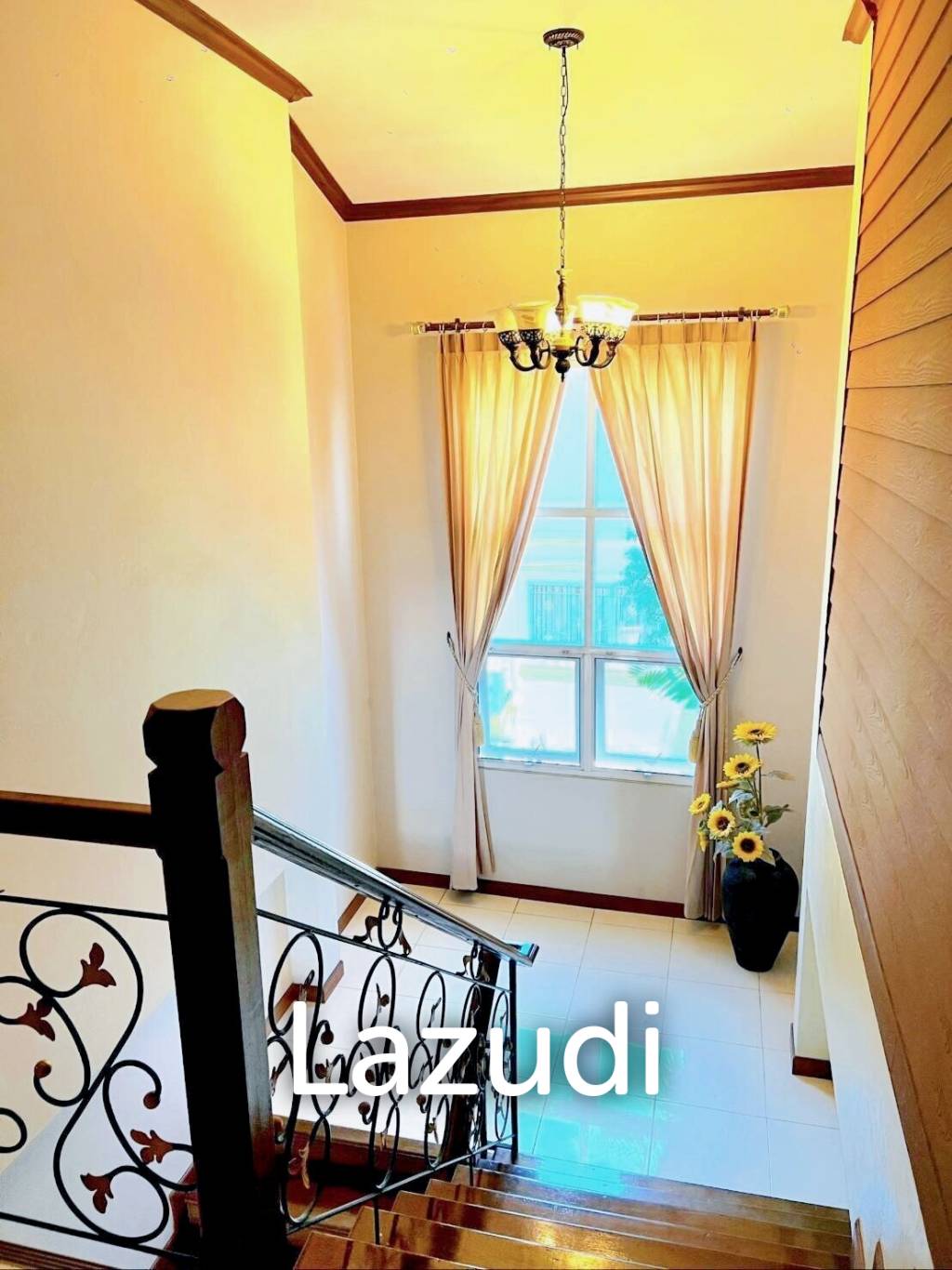 4 Bedroom 3 Bathroom 220 SQ.M Royal Park Hill