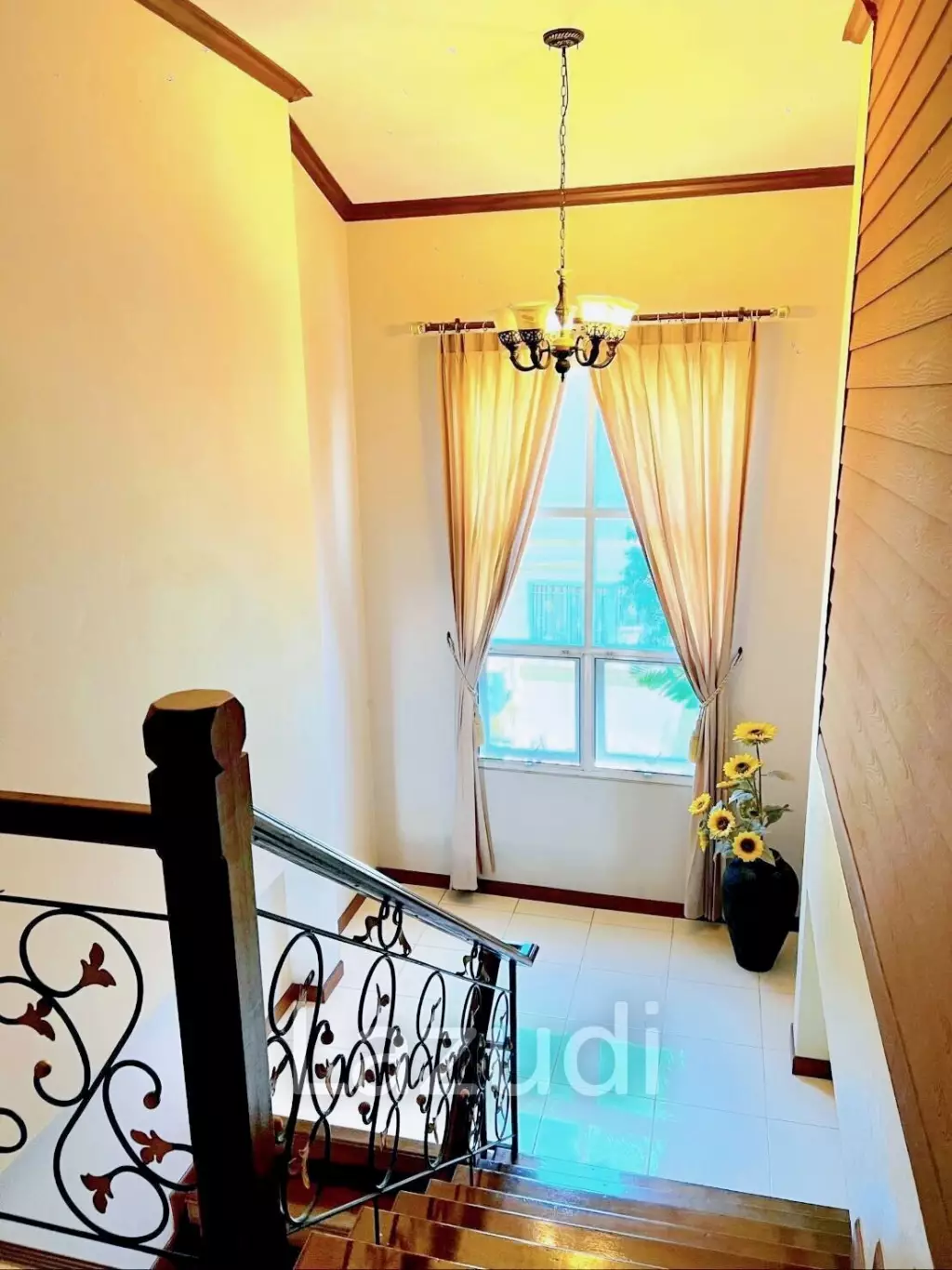 4 Bedroom 3 Bathroom 220 SQ.M Royal Park Hill