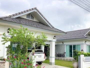 WARROROM VILLAGE : Good quality 4 bed villa with great views