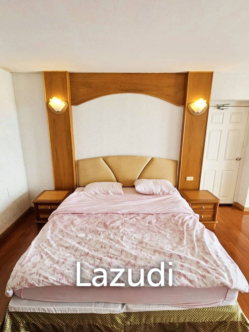 208 ตร.ม 3 เตียง 2 อาบน้ำ คอนโดมิเนียม For ขาย