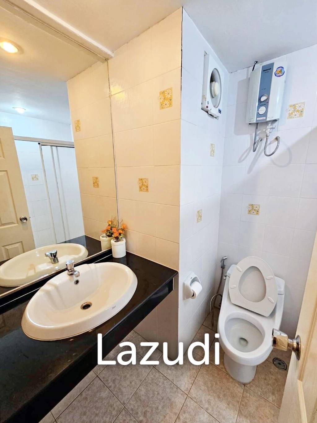 208 ตร.ม 3 เตียง 2 อาบน้ำ คอนโดมิเนียม For ขาย