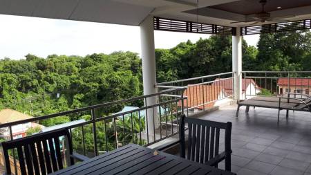 Large 2 Bedroom Condo with Stunning Seaview