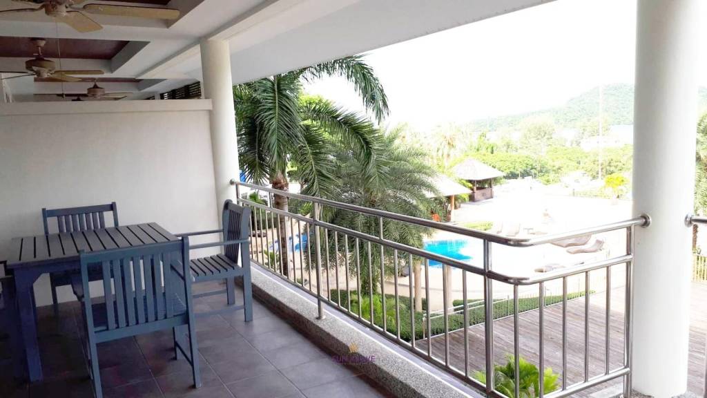 Large 2 Bedroom Condo with Stunning Seaview