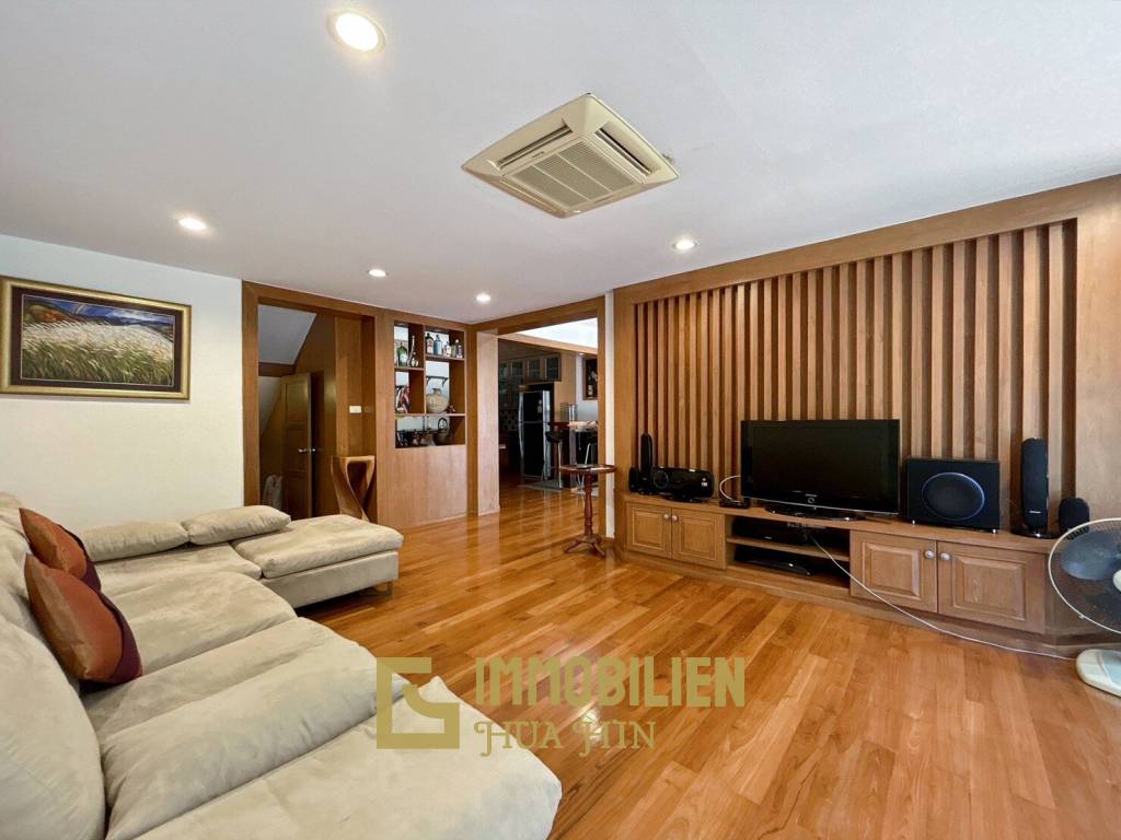 3 Storey 5 Bedroom Townhouse : Baan Suksamran