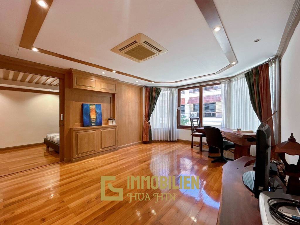 3 Storey 5 Bedroom Townhouse : Baan Suksamran