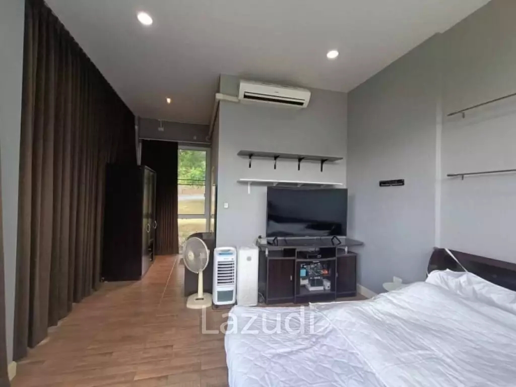 4 Bedroom Pool Villa for Sale in Golf Course