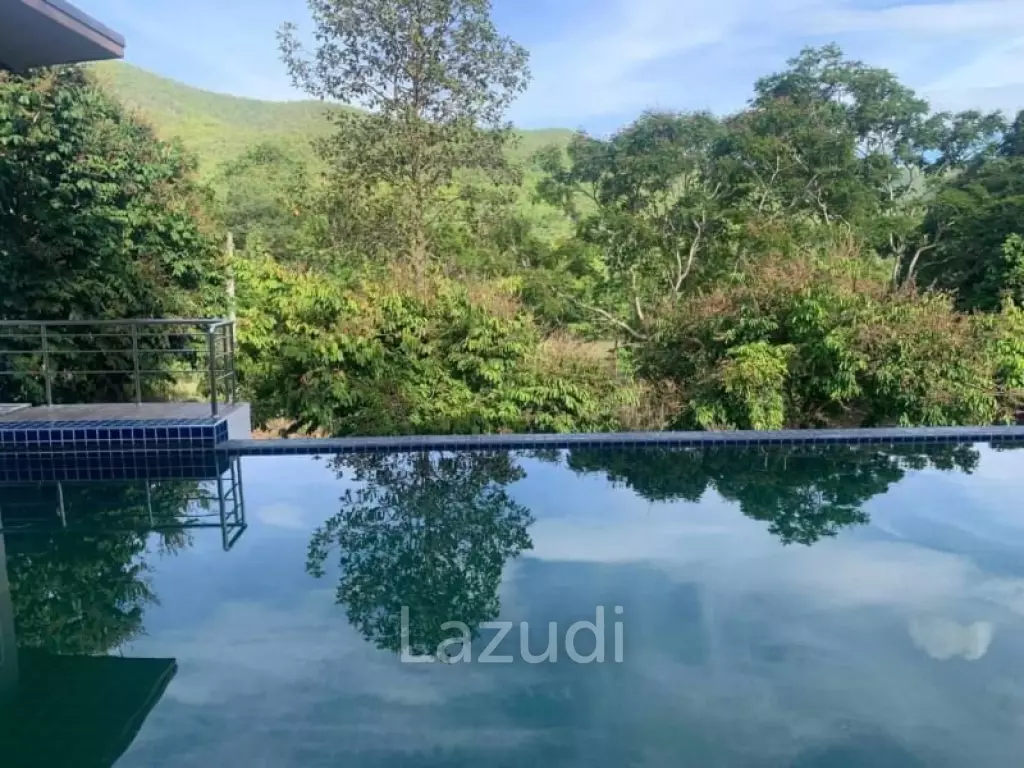 4 Bedroom Pool Villa for Sale in Golf Course